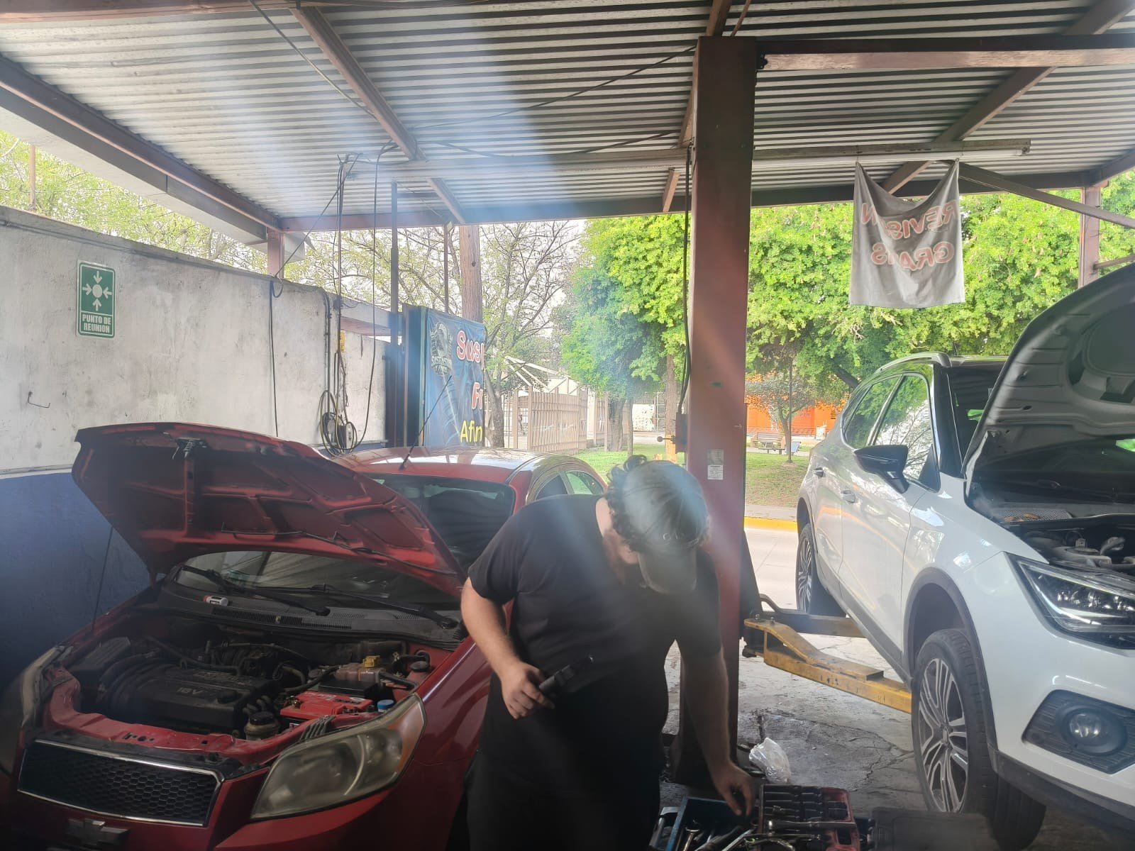 Mecánico trabajando